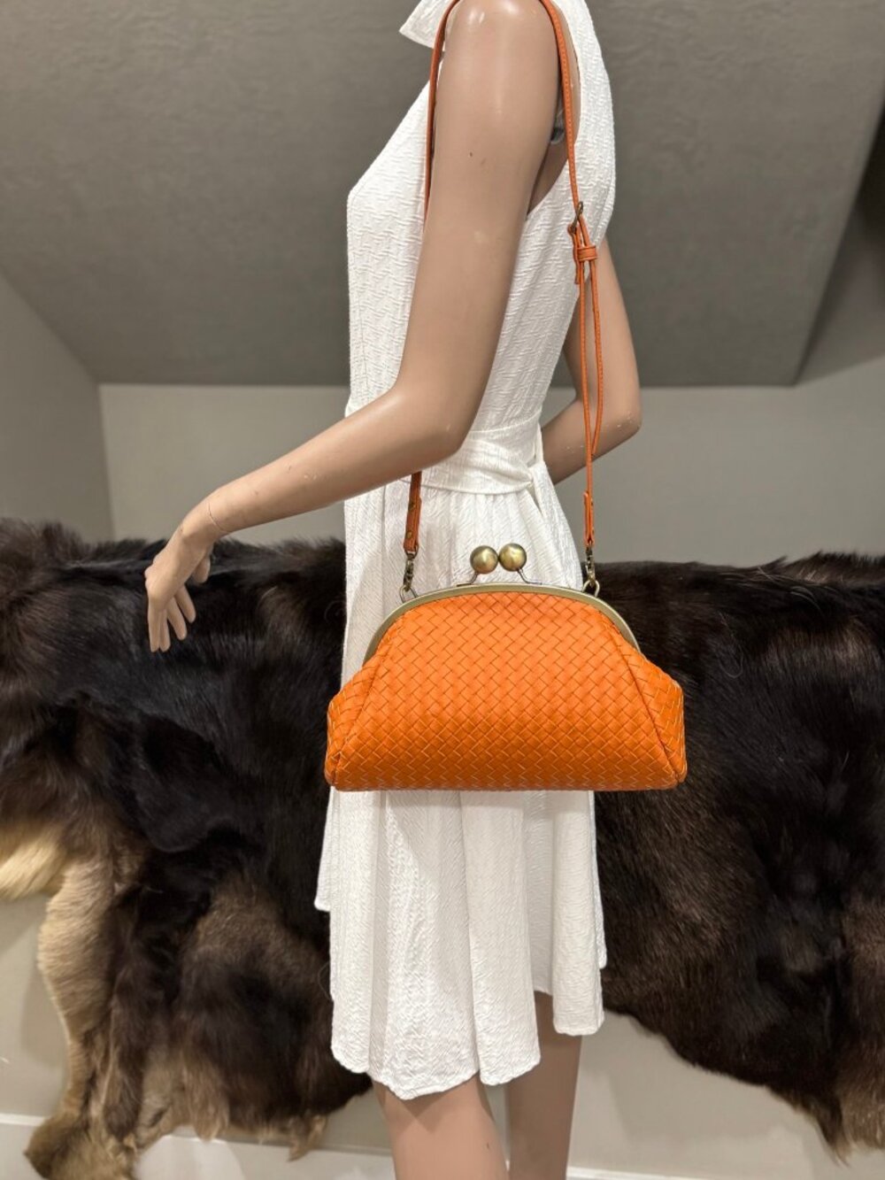 Orange Woven Leather Handmade Kisslock Bag, Vintage Cowhide Crossbody - Picture 4 of 16